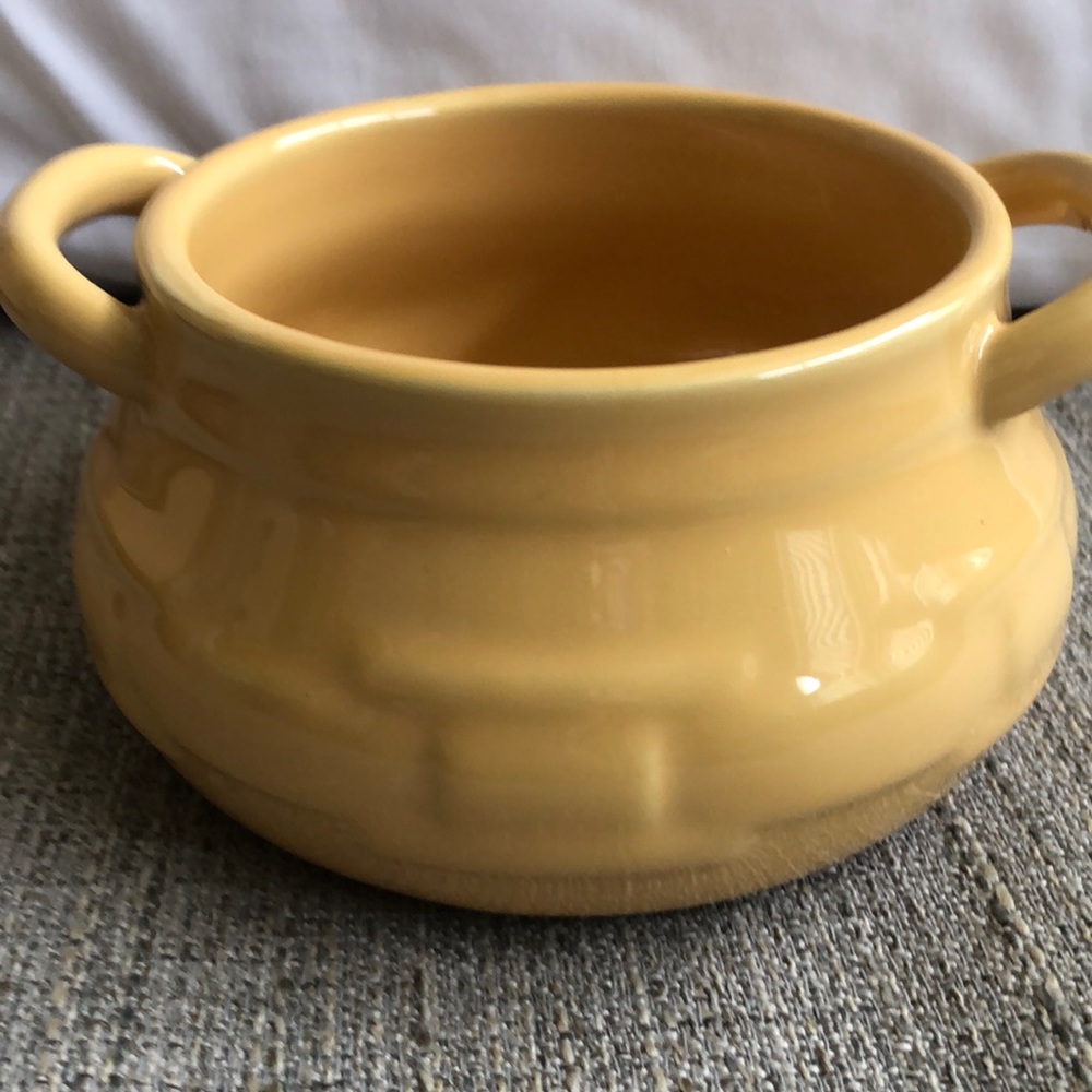 Small soup tureen